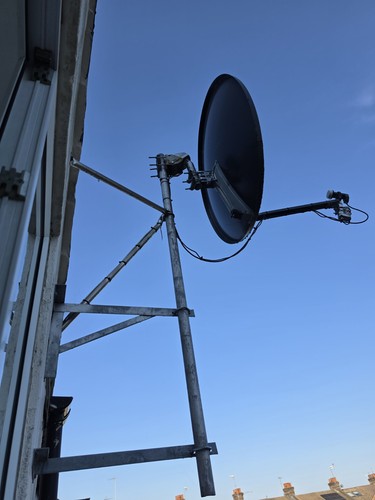 Motorised offset satellite - offset,